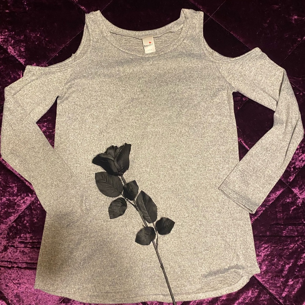 Elegant Gray Cold Shoulder Women's Top